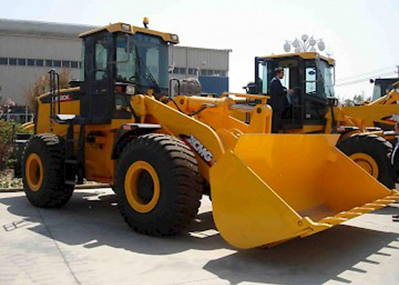 China Diesel XCMG  Front End Wheel Loader , 4 Ton Loading Weight Compact Tractor Loader LW400KN supplier